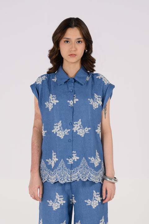 EMBROIDERED BUTTON-DOWN TOP