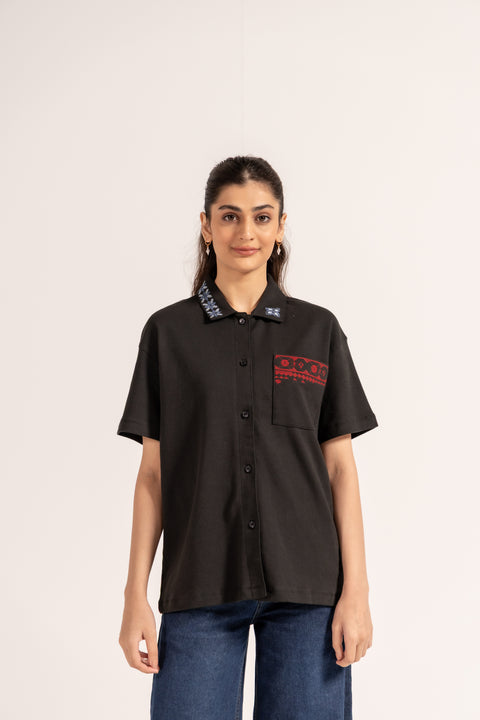 EMBROIDERED BUTTON-DOWN TEE
