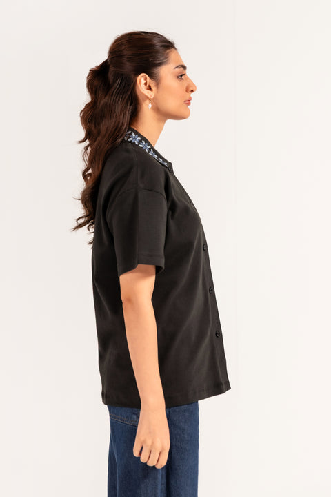 EMBROIDERED BUTTON-DOWN TEE