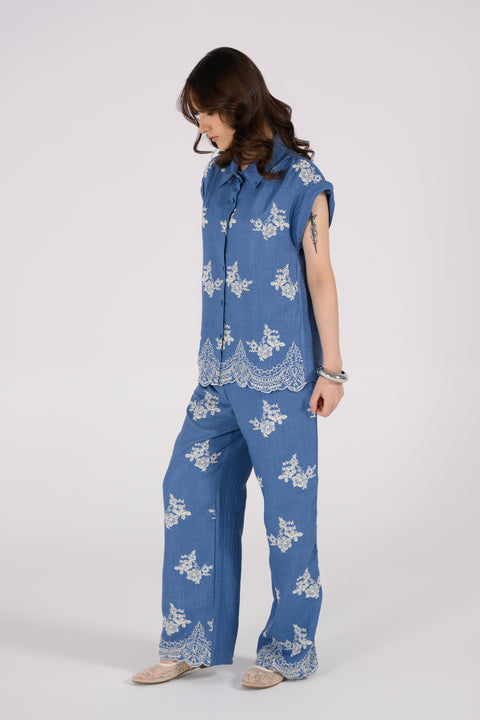 EMBROIDERED BUTTON-DOWN TOP