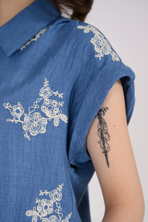EMBROIDERED BUTTON-DOWN TOP