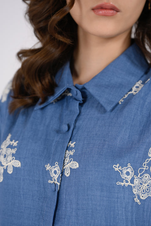 EMBROIDERED BUTTON-DOWN TOP
