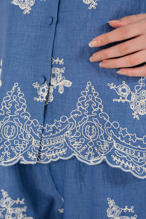 EMBROIDERED BUTTON-DOWN TOP