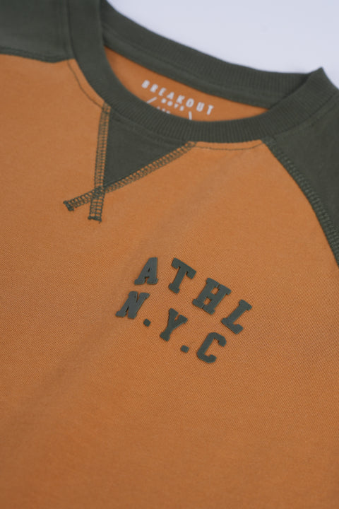 BOYS CONTRAST RAGLAN SLEEVE TEE